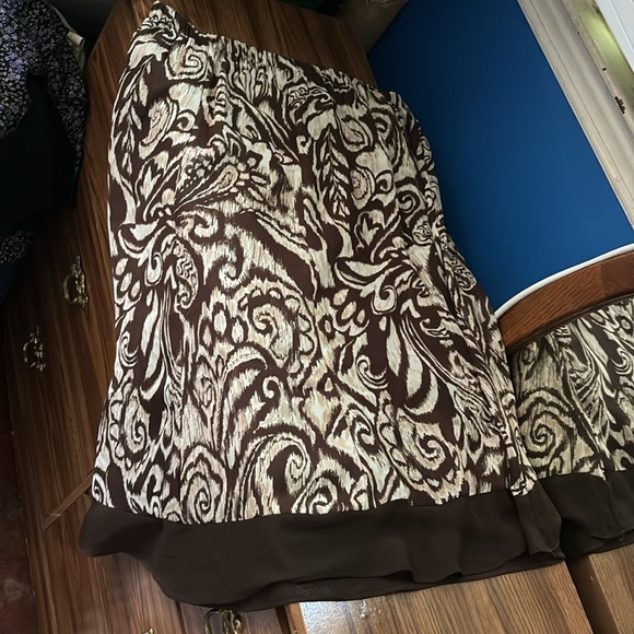 Women’s Brown, White & Tan Paisley Print Elastic Waist Skirt Sheer Solid Hem 20W - Picture 15 of 16